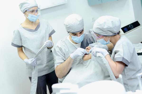 How An Emergency Dentist Saves A Knocked Out Tooth